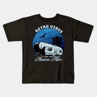 Airstream Camping Trailer rv Camper Wanderlust Retro Vintage Style Kids T-Shirt